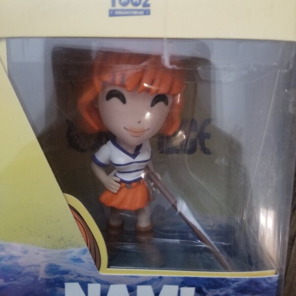 Youtooz One Piece Nami Vinyl Figure (Limited Edition) - Picture 4 of 9